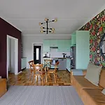 Charming 2-Bedroom Central Green Point Stadium